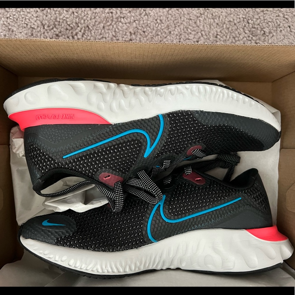 NEW Youth Nike Renew Shoes (4.5 Y)